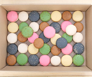 Assorted macaroon box (Low Gluten) thumbnail